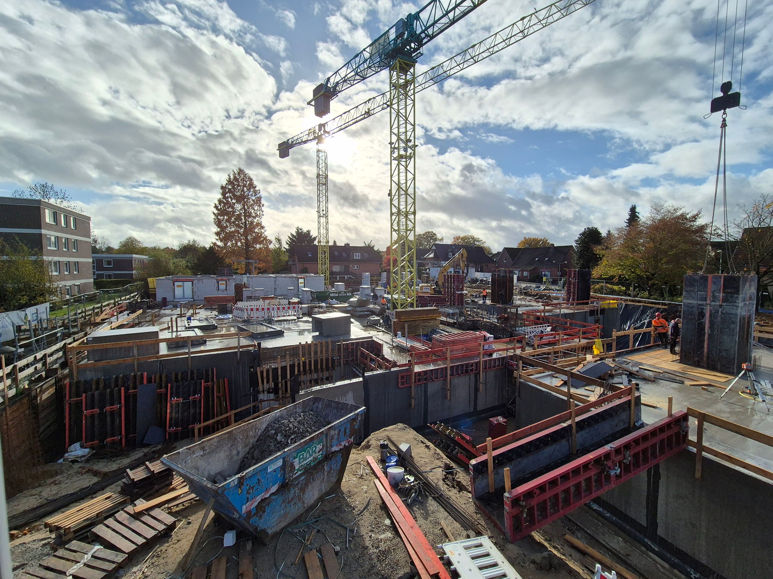 Fortschritt Baustelle mit Kran