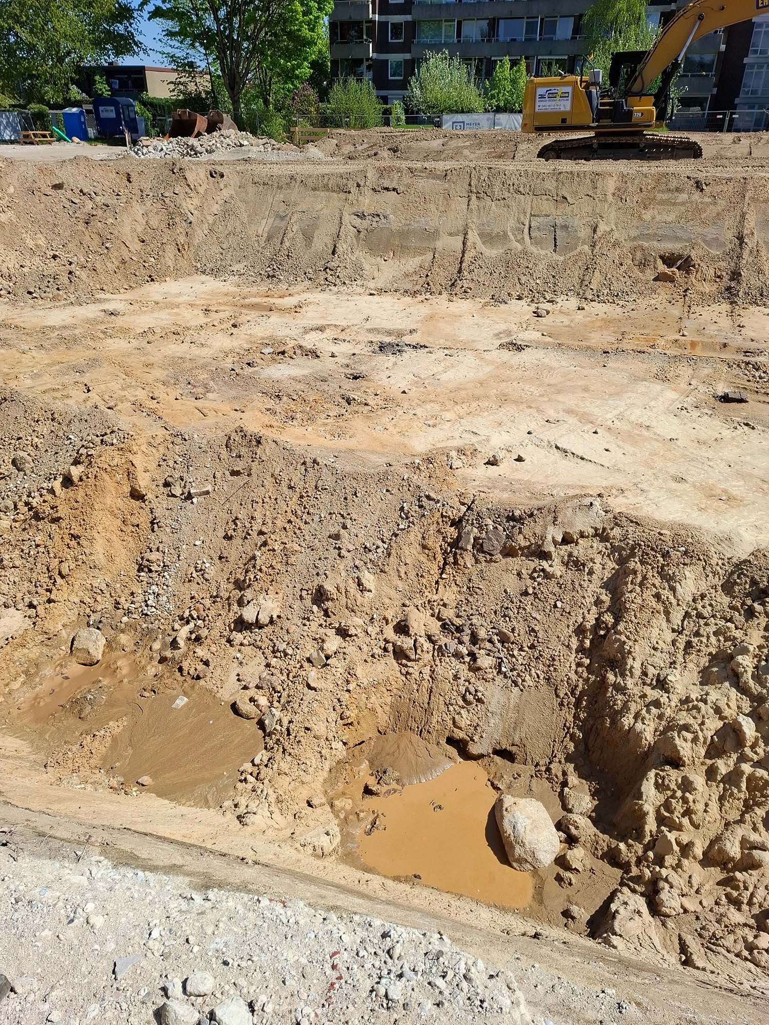 Erdaushub auf der Baustelle in Hittfeld