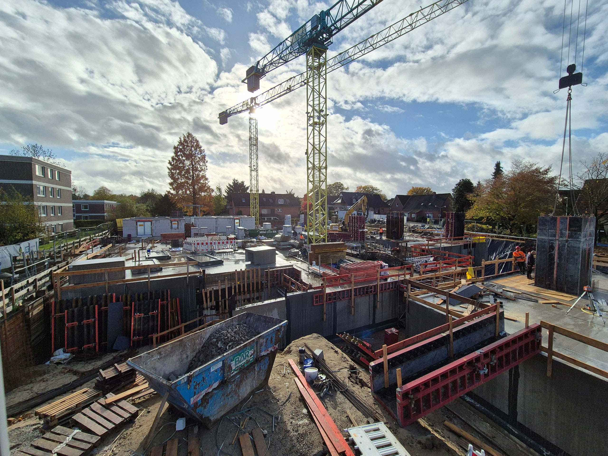 Fortschritt Baustelle mit Kran
